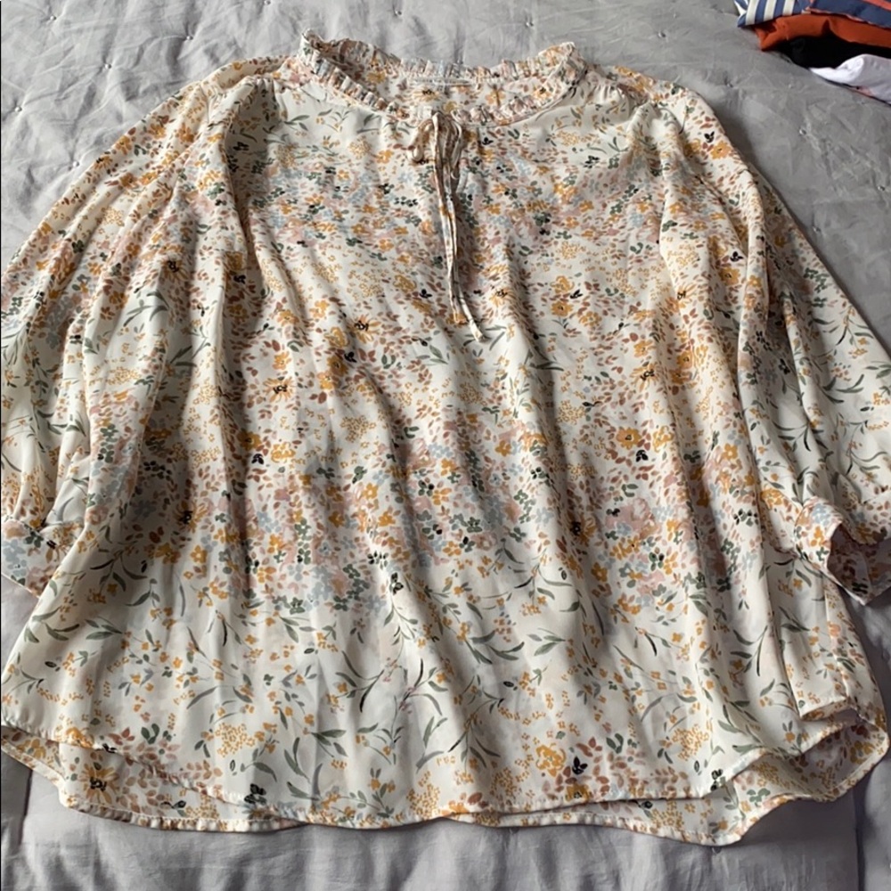 Gorgeous flowy blouse
